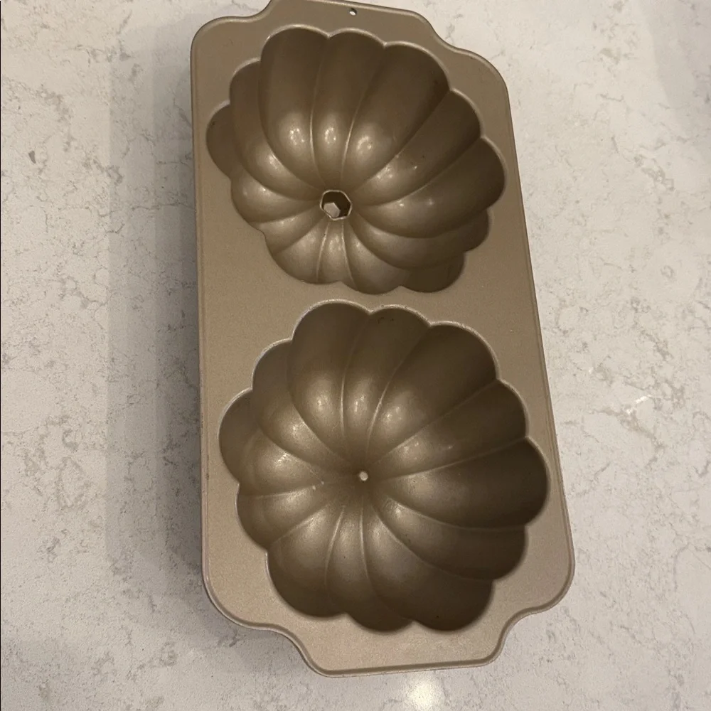 Williams Sonoma Nordic Ware 3D Great Pumpkin Pan